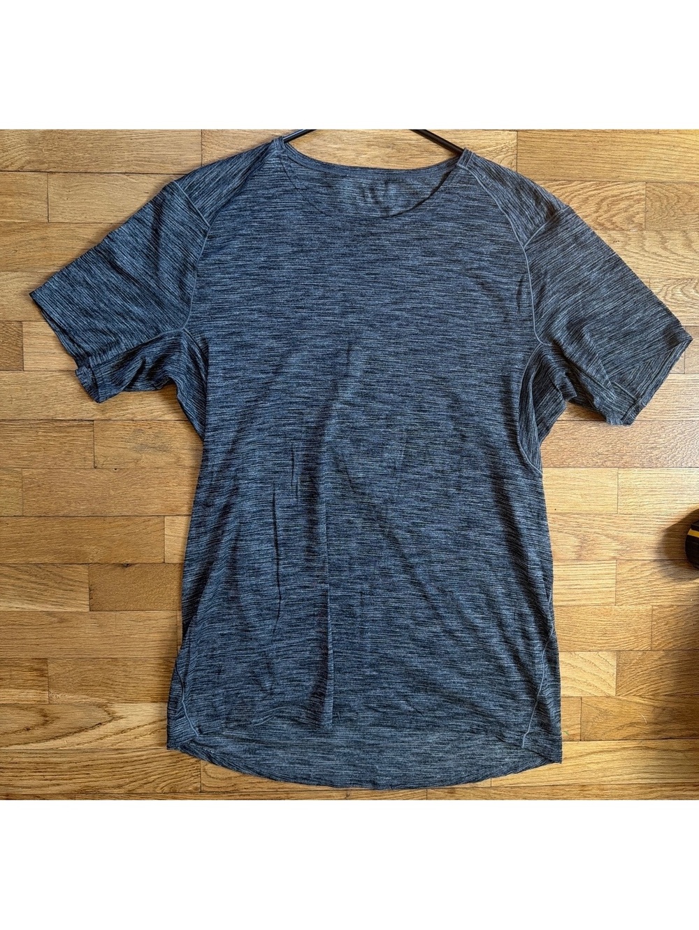 Large - Men - Lululemon Gray Athletic Short Sleeve T-Shirt